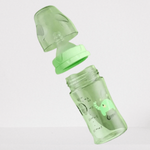 Baby drinking bottle